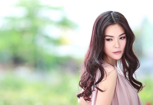 Dương Cẩm Lynh khoe sắc giữa thiên nhiên - 1