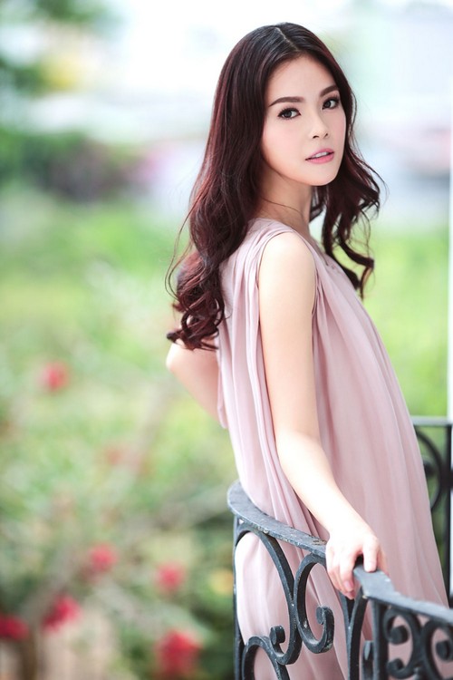 Dương Cẩm Lynh khoe sắc giữa thiên nhiên - 2