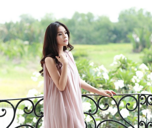 Dương Cẩm Lynh khoe sắc giữa thiên nhiên - 9