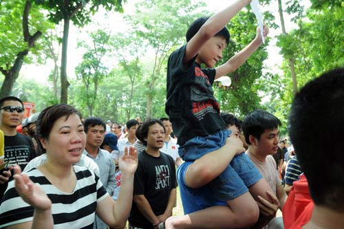 Người Hà Nội xuống đường yêu cầu TQ rút giàn khoan khỏi VN - 2