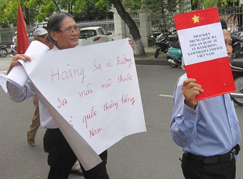Người dân Huế - Đà Nẵng mít tinh phản đối Trung Quốc - 6