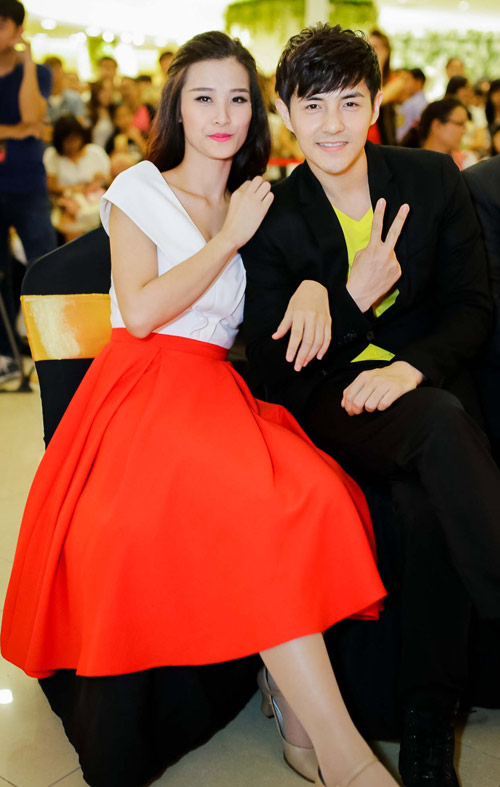 Đông Nhi ngày càng tình cảm bên Ông Cao Thắng - 1