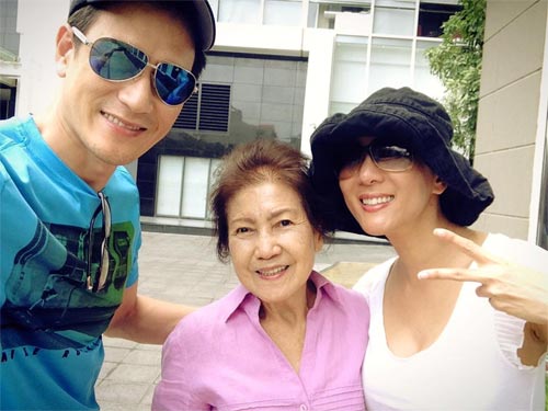 Mẹ con Hà Hồ, Subeo giản dị ở sân bay - 13