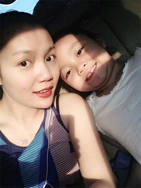 Mẹ con Hà Hồ, Subeo giản dị ở sân bay - 9