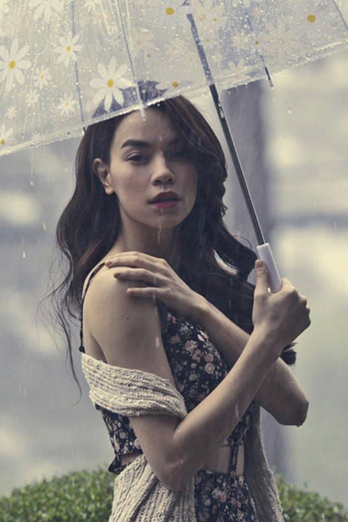 Hà Hồ hiu quạnh, lẻ bóng trong mưa lạnh - 9