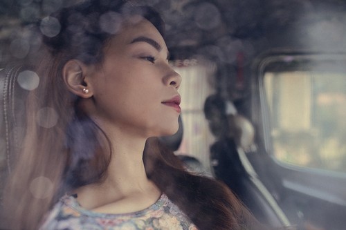 Hà Hồ hiu quạnh, lẻ bóng trong mưa lạnh - 11
