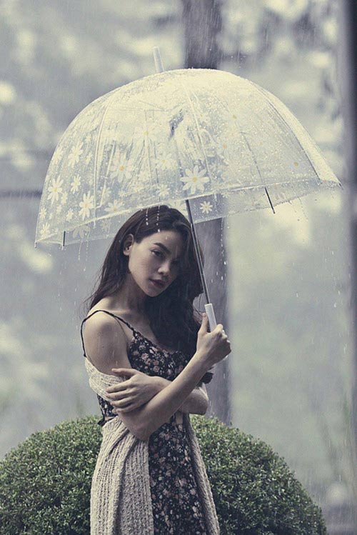 Hà Hồ hiu quạnh, lẻ bóng trong mưa lạnh - 6