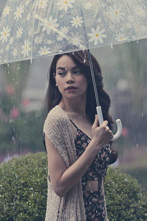 Hà Hồ hiu quạnh, lẻ bóng trong mưa lạnh - 7