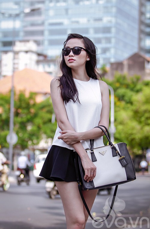 Thời trang đường phố giản dị của HH Diễm Hương - 1