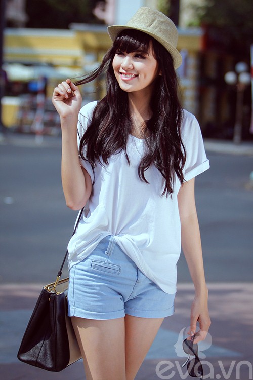 Thời trang đường phố giản dị của HH Diễm Hương - 5