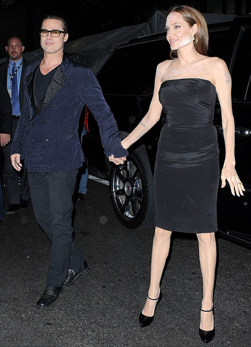 Angelina Jolie lộ gương mặt loang lổ phấn - 3