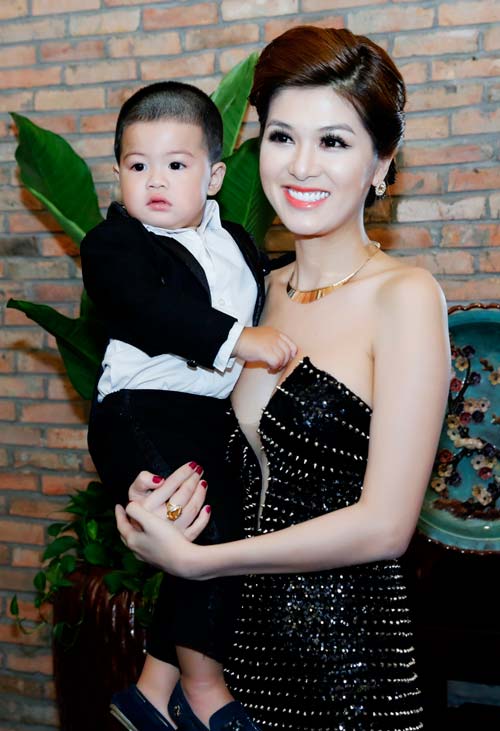 Oanh Yến sexy bên con trai kháu khỉnh - 5