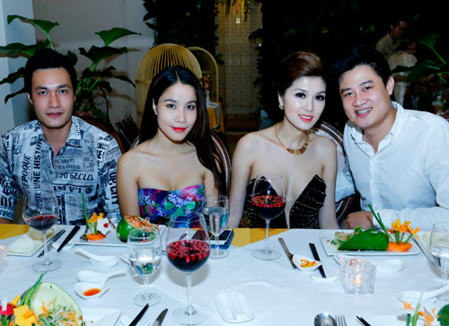 Oanh Yến sexy bên con trai kháu khỉnh - 11