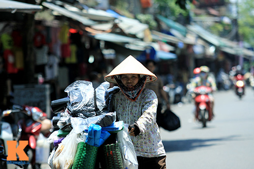 Mưu sinh trong nắng gắt 38 độ giữa HN - 1