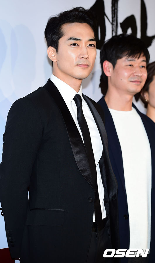 Sao Hàn tới xem phim 19+ của Song Seung Hun - 1