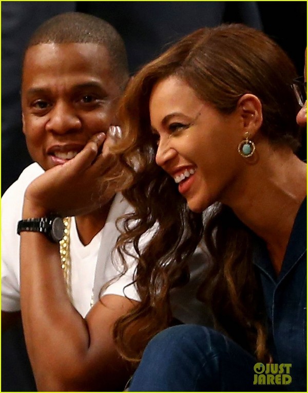 Jay-Z vui vẻ sau khi lộ clip ẩu đả em vợ - 3