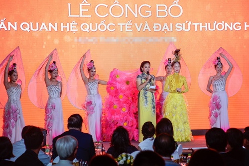 Linh Nga, Kỳ Duyên đẹp quot;bất phân thắng bạiquot; - 18