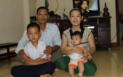 Vợ cảnh sát biển mong chồng vững vàng nơi đầu sóng - 1