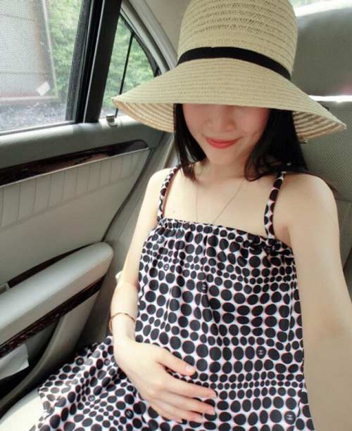 Chăm đắp mặt nạ, da mẹ trắng nõn nà - 6