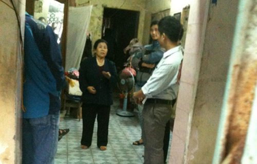 Mẹ nghiện cờ bạc, con 17 tuổi bán thân trả nợ - 1