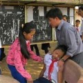 Tin tức - Hơn 40 học sinh tiểu học bị ngất vì đồ chơi lạ