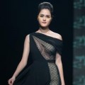 Thời trang - Hoàng Anh khoe vòng 1 "đồ sộ" trên sàn diễn