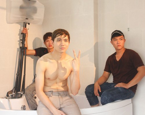 Ảnh khoe body hiếm hoi của chồng Hà Tăng, Hà Hồ - 6