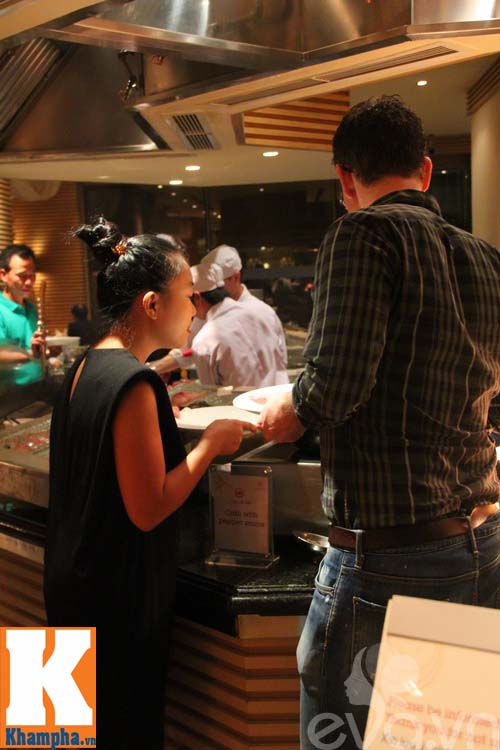 Bắt gặp vợ chồng Đoan Trang quot;trốnquot; con hẹn hò - 2