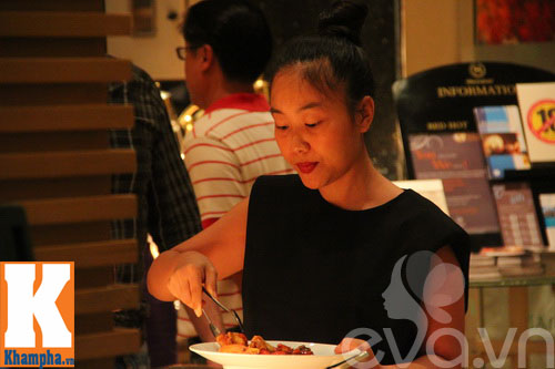 Bắt gặp vợ chồng Đoan Trang quot;trốnquot; con hẹn hò - 1