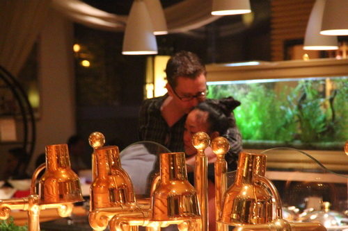 Bắt gặp vợ chồng Đoan Trang quot;trốnquot; con hẹn hò - 7