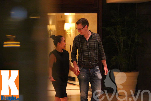 Bắt gặp vợ chồng Đoan Trang quot;trốnquot; con hẹn hò - 12