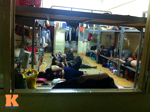 Vật vã chăm con ở viện Nhi vì nắng nóng kỷ lục - 2