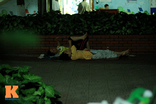 Vật vã chăm con ở viện Nhi vì nắng nóng kỷ lục - 10