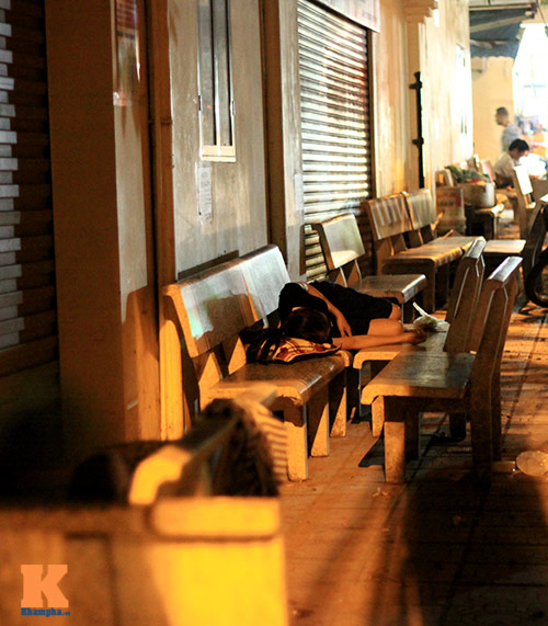 Vật vã chăm con ở viện Nhi vì nắng nóng kỷ lục - 13