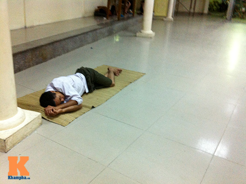 Vật vã chăm con ở viện Nhi vì nắng nóng kỷ lục - 4