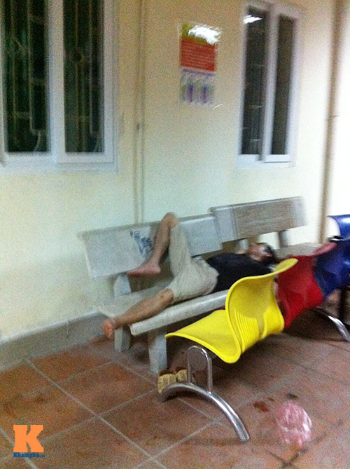 Vật vã chăm con ở viện Nhi vì nắng nóng kỷ lục - 6