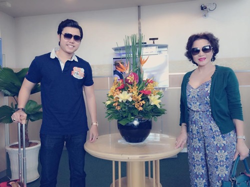 Vũ Hoàng Việt nắm tay người tình về Mỹ - 1