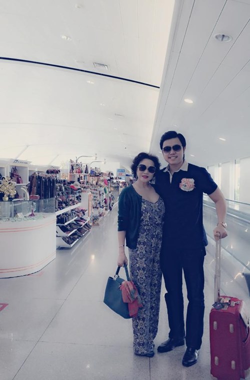 Vũ Hoàng Việt nắm tay người tình về Mỹ - 2