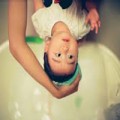 Làm mẹ - 'Phát sốt' mẹ chồng gội chanh cho cháu
