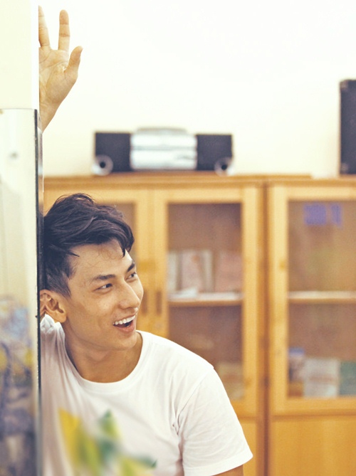 365 thích thú khi được bế Hoàng Thùy Linh - 8