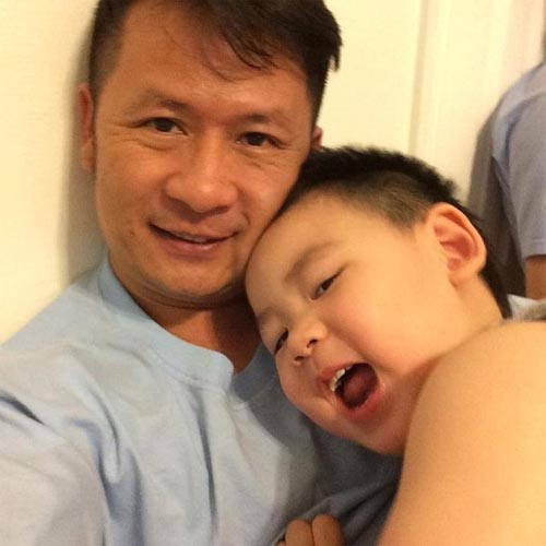 Quỳnh Nga âu yếm Doãn Tuấn trong bể bơi - 10