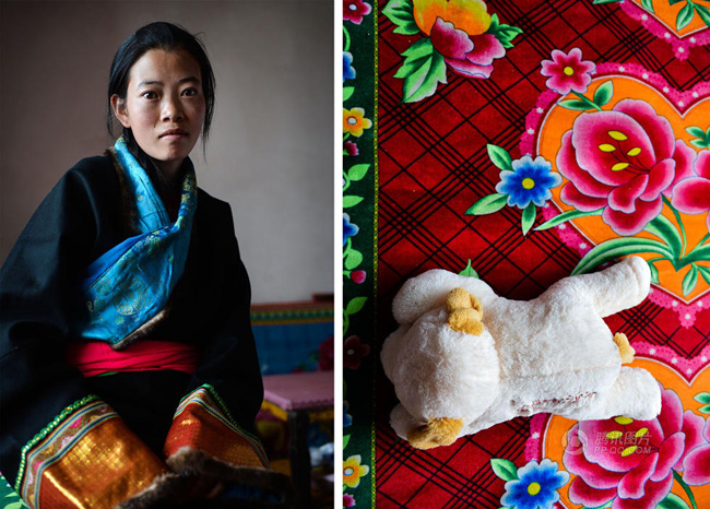 Một mẹ bầu nông dân ở Tây Tạng đang mang bầu ở tháng thứ 3. Cô chưa có gì cho con ngoài một con gấu bông nhỏ đã cũ.
