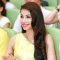 Làng sao - Á hậu Phạm Hương nổi bật với sắc vàng