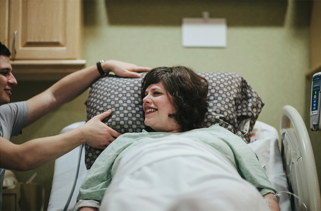 Vì họ đã theo khám ở bệnh viện ngay từ những ngày đầu mang thai nên Andrea được vào phòng theo dõi riêng.
