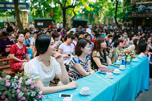 Ngọc Hân hạnh phúc về thăm trường cũ - 4