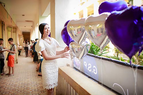 Ngọc Hân hạnh phúc về thăm trường cũ - 9