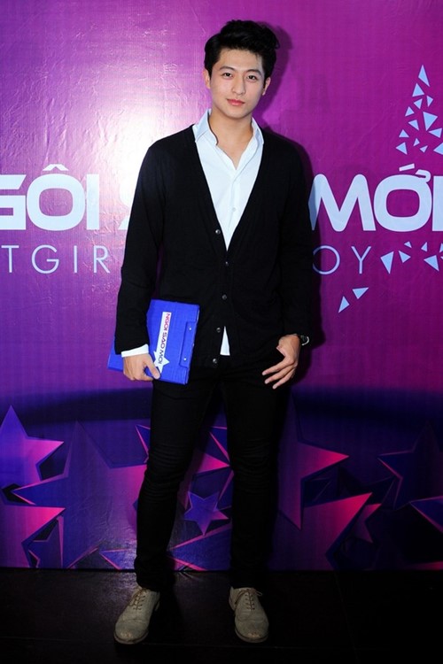 Angela Phương Trinh tươi tắn đi chấm thi - 4