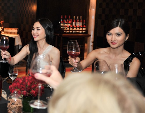 Kim Hiền tự hào khi đứng trên thảm đỏ Cannes - 8