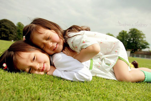 Cặp song sinh 3 tuổi chân dài như mẫu - 13
