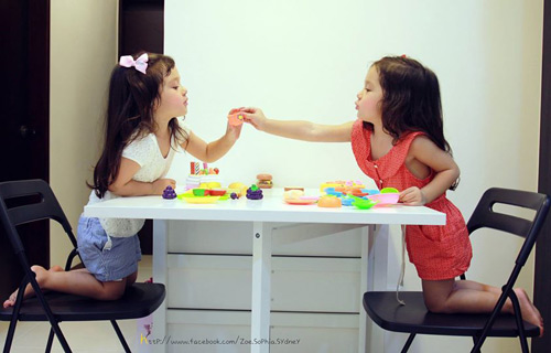 Cặp song sinh 3 tuổi chân dài như mẫu - 14